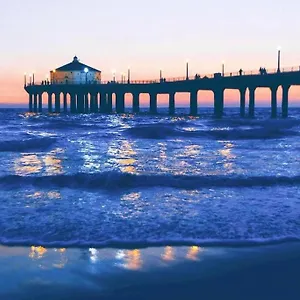 Holiday home Brand New Ocean-view Steps To The Sand!, Manhattan Beach